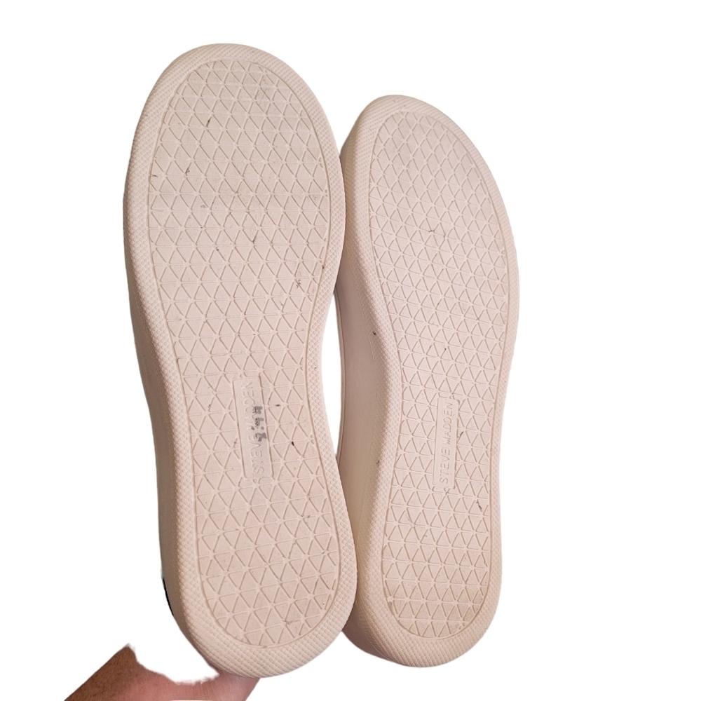 Steve Madden Bryanne pom pom slip-on shoes- 9.5 - Picture 8 of 10